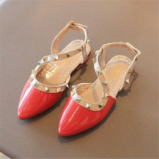 2022 Kids Sandal Summer Girl's Pointed Flat Shoes New Girls Sandals Rivets Wild Baotou Children Shoes Fashion Princess Beach Shoe