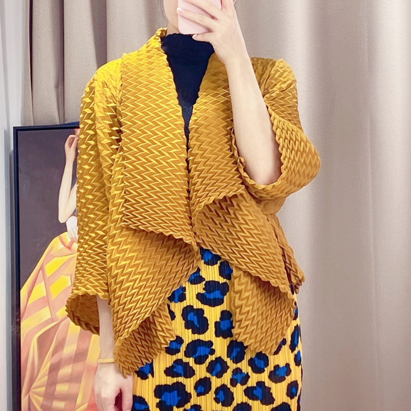 LANMREM women cardigans jacket loose thin 3D pleated coat vintage large size slimming all-match laple short coat famale 201029