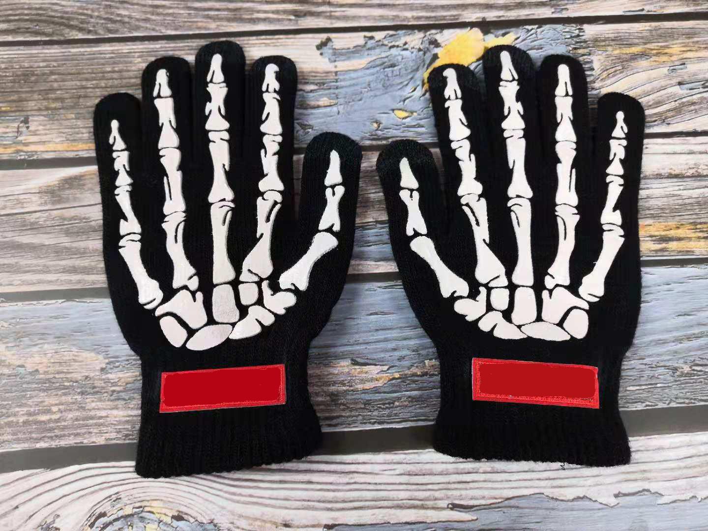 2020 unisex women and mens gloves street new fashion winter gloves Halloween special High-densit knitted material Touch screen design gloves
2020 unisex women and mens gloves street new fashion winter gloves Halloween special High-densit knitted material Touch screen design gloves
