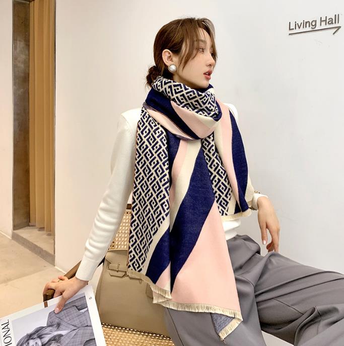 2020 Winter Scarf Women Cashmere Scarf New Fashion Warm Foulard Lady Scarves Color Matching Thick Soft Shawls Wraps
2020 Winter Scarf Women Cashmere Scarf New Fashion Warm Foulard Lady Scarves Color Matching Thick Soft Shawls Wraps