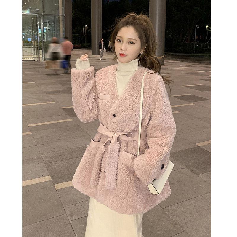 2020 Fall/Winter New Temperament Goddess Fan Pink Lamb Woolen Woolen Coat for Girls Small Popular Coat
2020 Fall/Winter New Temperament Goddess Fan Pink Lamb Woolen Woolen Coat for Girls Small Popular Coat