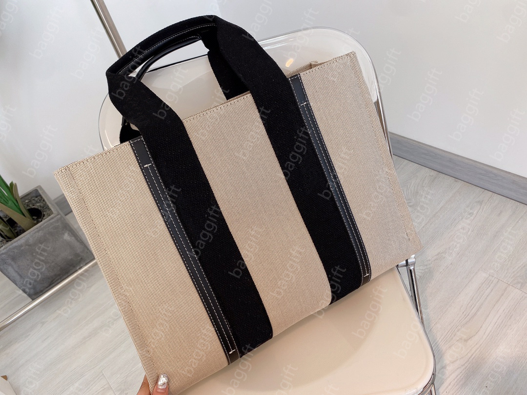 Medium Woody Tote bags linen canvas Shearling Denim Shopping pocket Luxury Designers Crossbody Shoulder handbag beach bag Spring Summer Winter Luggage, No bag;for balance fees
Medium Woody Tote bags linen canvas Shearling Denim Shopping pocket Luxury Designers Crossbody Shoulder handbag beach bag Spring Summer Winter Luggage, No bag;for balance fees
