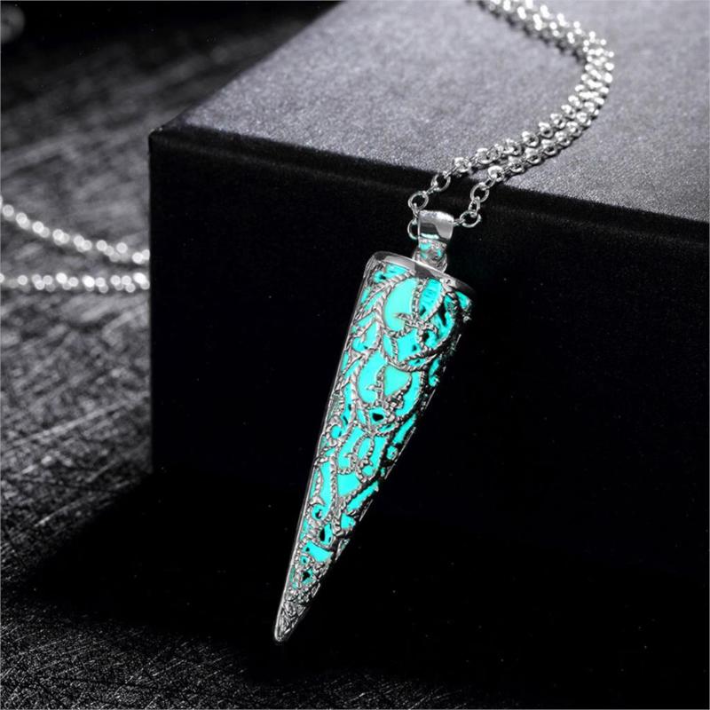 Jewelry Silver Plated with Glow in the Dark Pepper Shaped Choker Long Collar Necklace for Women Christmas Gift
Jewelry Silver Plated with Glow in the Dark Pepper Shaped Choker Long Collar Necklace for Women Christmas Gift
