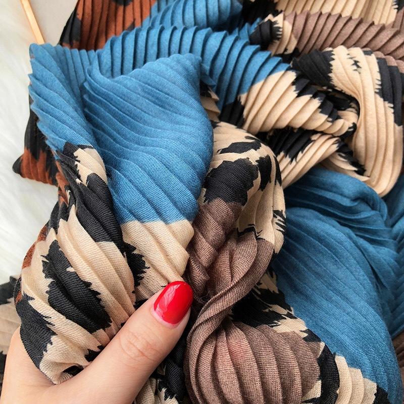 Royalmaybe 2020 autumn and winter new color matching wrinkled leopard print shawl scarf air conditioning towel women
Royalmaybe 2020 autumn and winter new color matching wrinkled leopard print shawl scarf air conditioning towel women