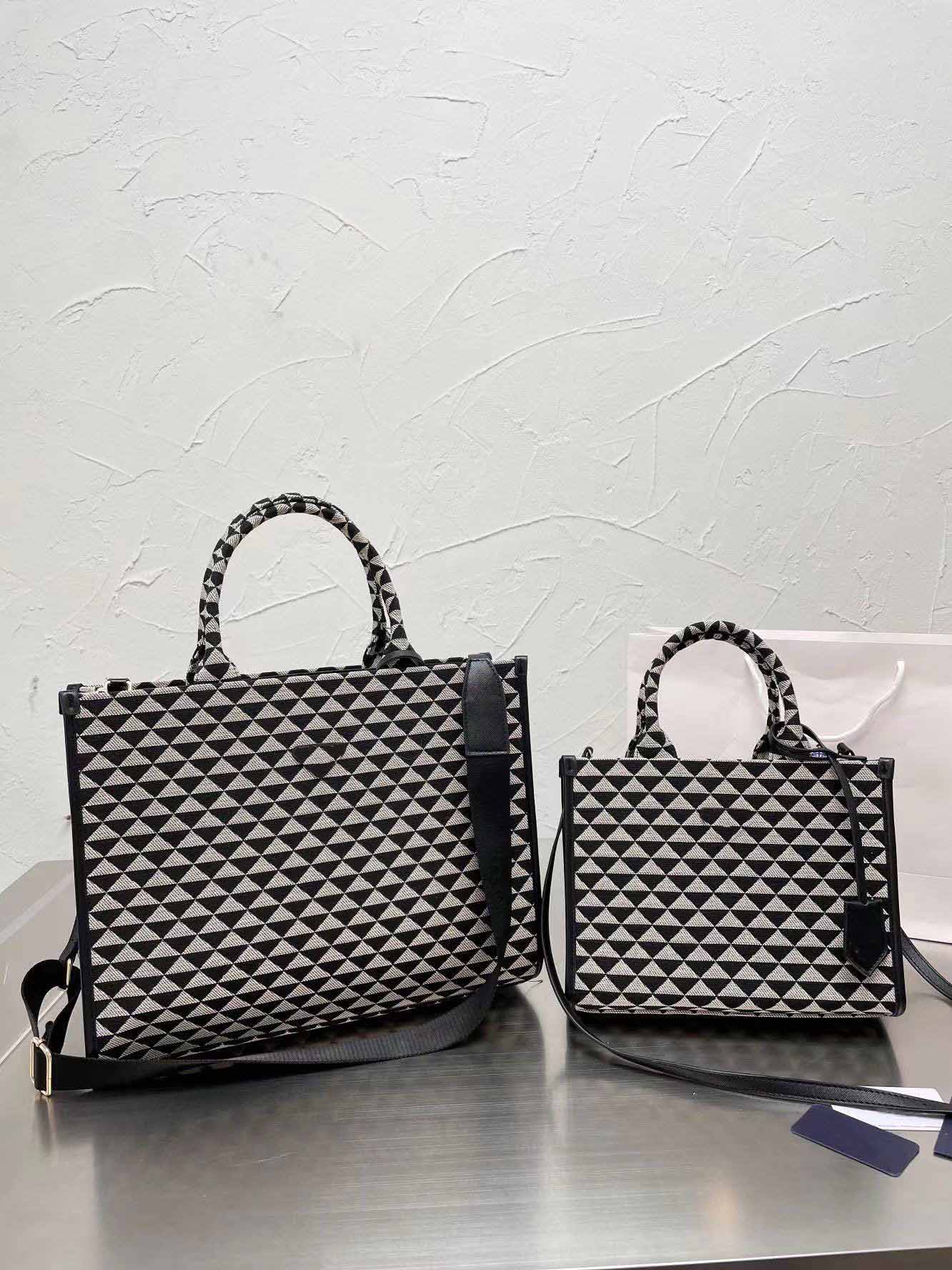 2022 Fashion Designer Totes Stereoscopic Pattern Canvas Large Capacity Shopping Tote Women Food Basket Bags Triangular Sequined Handbags Fashion Wallets Purse 39, Customize
2022 Fashion Designer Totes Stereoscopic Pattern Canvas Large Capacity Shopping Tote Women Food Basket Bags Triangular Sequined Handbags Fashion Wallets Purse 39, Customize