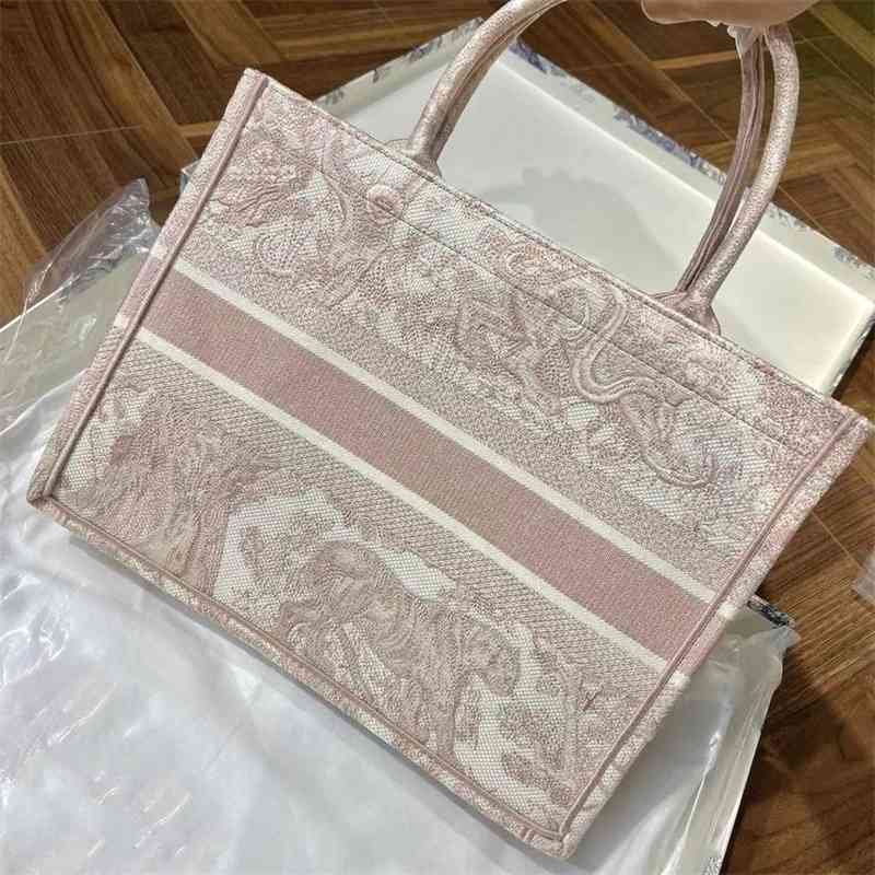 Dio Handbags Designer Family Booktote Zoo Tiger Letter Three-imensional Embroiery Tote Bag Canvas Shopping Hanbag Women's Bb
Dio Handbags Designer Family Booktote Zoo Tiger Letter Three-imensional Embroiery Tote Bag Canvas Shopping Hanbag Women's Bb