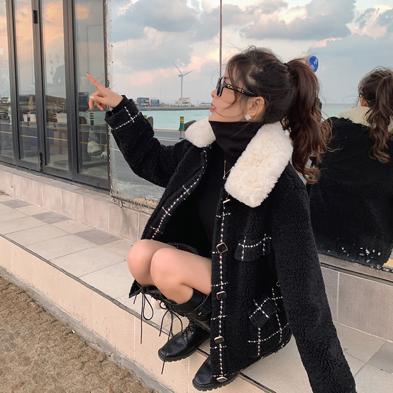 MISHOW Atumn Winter Fashion Black Woolen Coat Women Causal Lambswool Lapel Crystal Buckle Coat Tops MX19D6522 201112