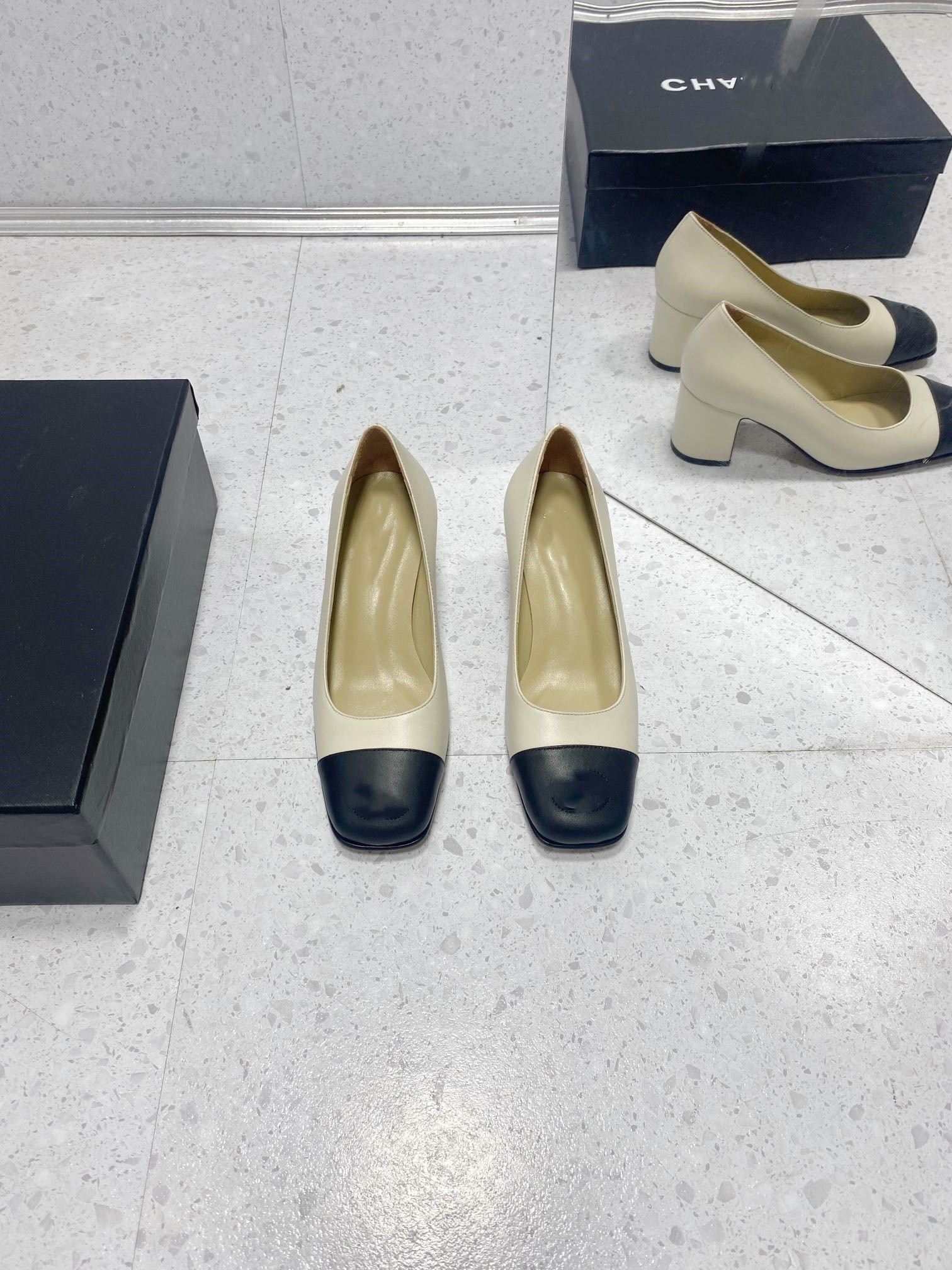Foam Slides Red Bottoms Heels Heel Designer Shoes women shoes dress genuine leather comfort middle chunky top quality logo bottom solid square toes slip-on size 34-41, Black
Foam Slides Red Bottoms Heels Heel Designer Shoes women shoes dress genuine leather comfort middle chunky top quality logo bottom solid square toes slip-on size 34-41, Black