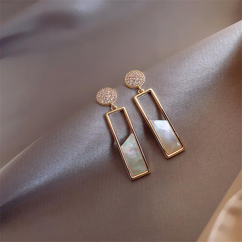 Classic Fashion Geometric Crystal Shell Stone Pendant Earrings for Women Hypoallergenic Statement Earrings Party Jewelry Gift
Classic Fashion Geometric Crystal Shell Stone Pendant Earrings for Women Hypoallergenic Statement Earrings Party Jewelry Gift
