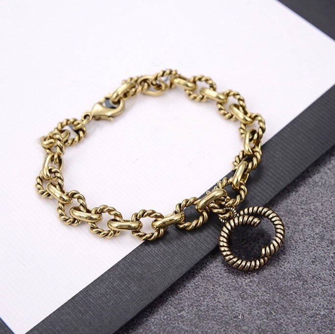 Luxury Designer Jewelry Women Bracelets letter pendant charm bracelet Brass retro gold necklaces earrings suits fashion jewelry
Luxury Designer Jewelry Women Bracelets letter pendant charm bracelet Brass retro gold necklaces earrings suits fashion jewelry