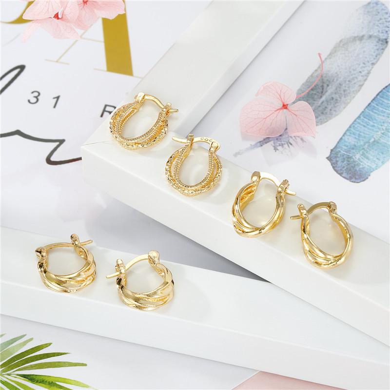 1pair Vintage Gold Metal Twine Small Hoop Earrings For Women'S Fashion Simple Twist Circle Round Earring Cheaper Jewelry
1pair Vintage Gold Metal Twine Small Hoop Earrings For Women'S Fashion Simple Twist Circle Round Earring Cheaper Jewelry