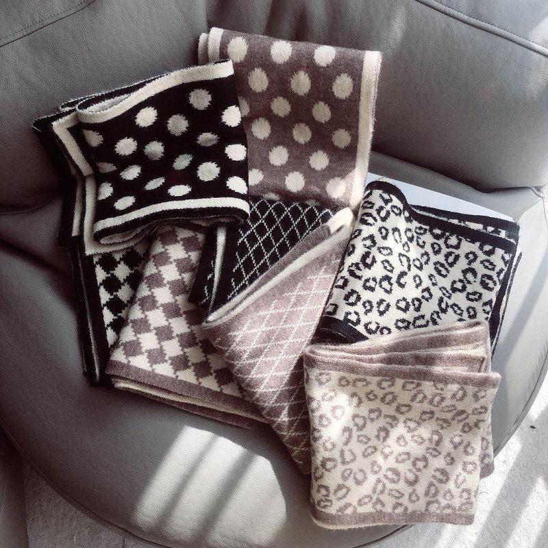 Royalmaybe Leopard print two-color geometric scarf, winter warm wool wool long neck guard shawl scarf women
Royalmaybe Leopard print two-color geometric scarf, winter warm wool wool long neck guard shawl scarf women