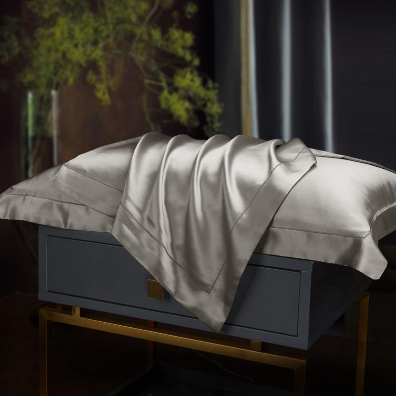 Embroidery Thread Wide-Brimmed Single Pure Natural Silk Pillowcase Solid Color Silk Satin Single Pillowcase Bedding Wholesale Pillow Case, As pic
Embroidery Thread Wide-Brimmed Single Pure Natural Silk Pillowcase Solid Color Silk Satin Single Pillowcase Bedding Wholesale Pillow Case, As pic