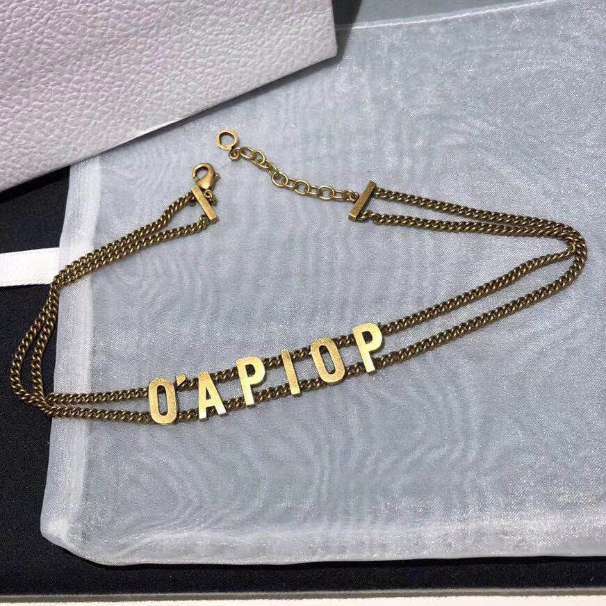 Fashion Necklaces Top Quality Letter Choker Necklace Bijoux Cuban Link Iced Out Pendant Chains for Lady Womens Party Wedding Gift
Fashion Necklaces Top Quality Letter Choker Necklace Bijoux Cuban Link Iced Out Pendant Chains for Lady Womens Party Wedding Gift