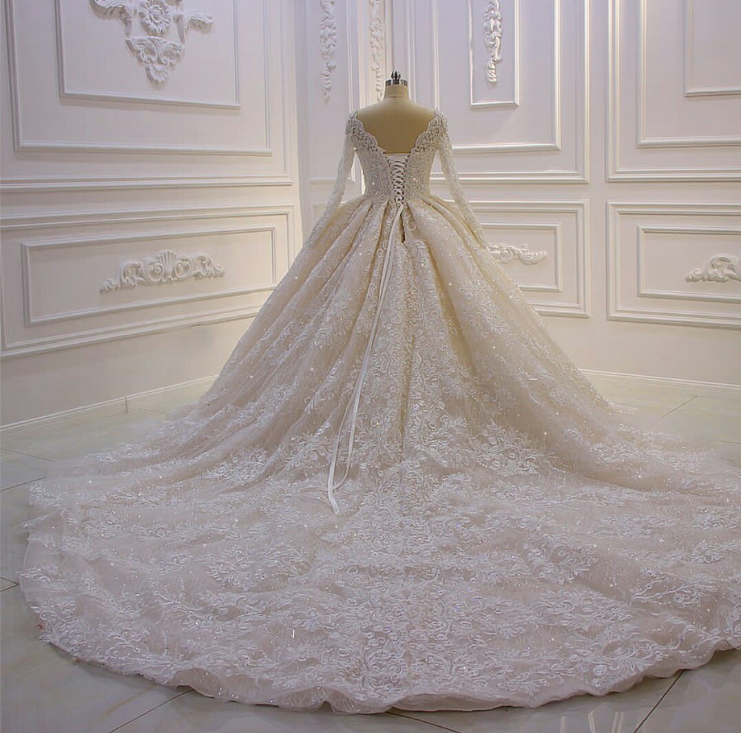 Luxury Ball Gown 2021 Wedding Dresses Full Long Sleeve Lace Beaded V Neck Bridal Gowns Vintage Plus Size robes de mariée