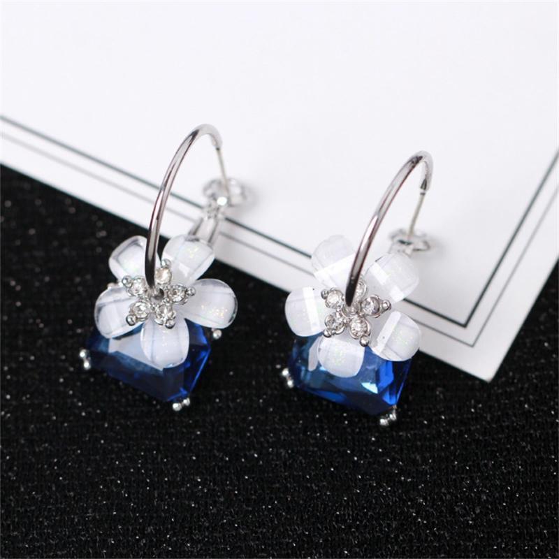 Petal girl-Glass Flower Ornaments Geometric Rhinestone Earrings Decoration Fashion Temperament wild 2021 New Jewelry gifts1
Petal girl-Glass Flower Ornaments Geometric Rhinestone Earrings Decoration Fashion Temperament wild 2021 New Jewelry gifts1