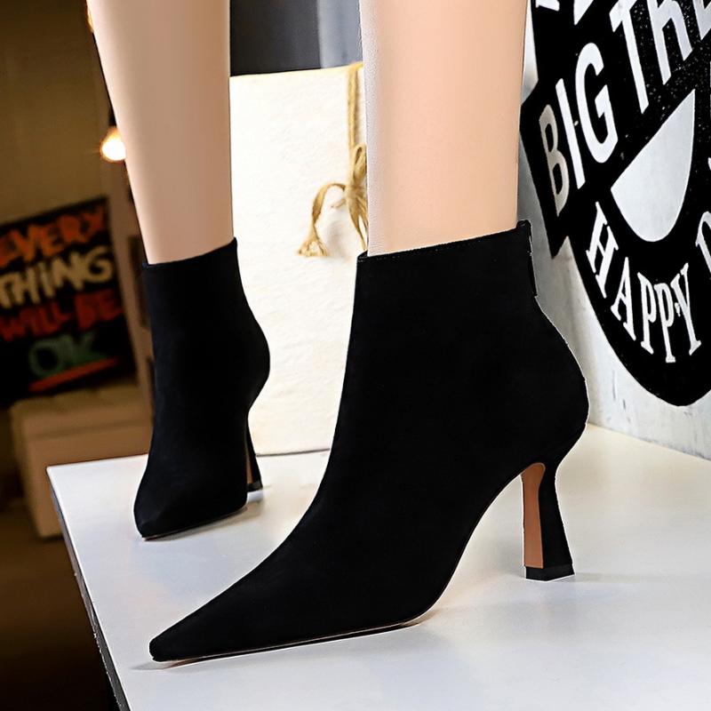 European And American Style Fashion Simple Wineglass With High Heel Suede Pointed Sexy Nightclub Slim Short Boots And Nude Boots, Black velvet
European And American Style Fashion Simple Wineglass With High Heel Suede Pointed Sexy Nightclub Slim Short Boots And Nude Boots, Black velvet