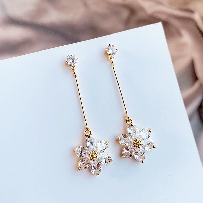 Dominated new 2020 selling Korean delicate Cubic Zirconia flowers Long fashion Classic style Drop earrings Women Jewelry shiny
Dominated new 2020 selling Korean delicate Cubic Zirconia flowers Long fashion Classic style Drop earrings Women Jewelry shiny