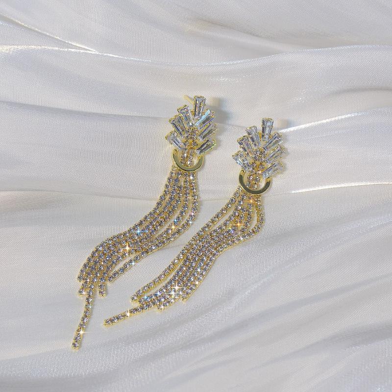 14k Real Gold Plated Fashion Jewelry Long Tassel Full of Zircon Leaf Luxury Earrings for Woman Shine Holiday Party Earring
14k Real Gold Plated Fashion Jewelry Long Tassel Full of Zircon Leaf Luxury Earrings for Woman Shine Holiday Party Earring
