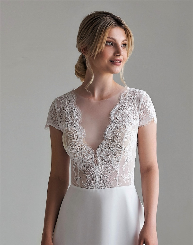 Classic Short A Line Wedding Dress Lace Top Illusion V-Neck Backless Simple White Reception Dresses Boho Chiffon Wedding Gowns Vintage Summer Vestidos