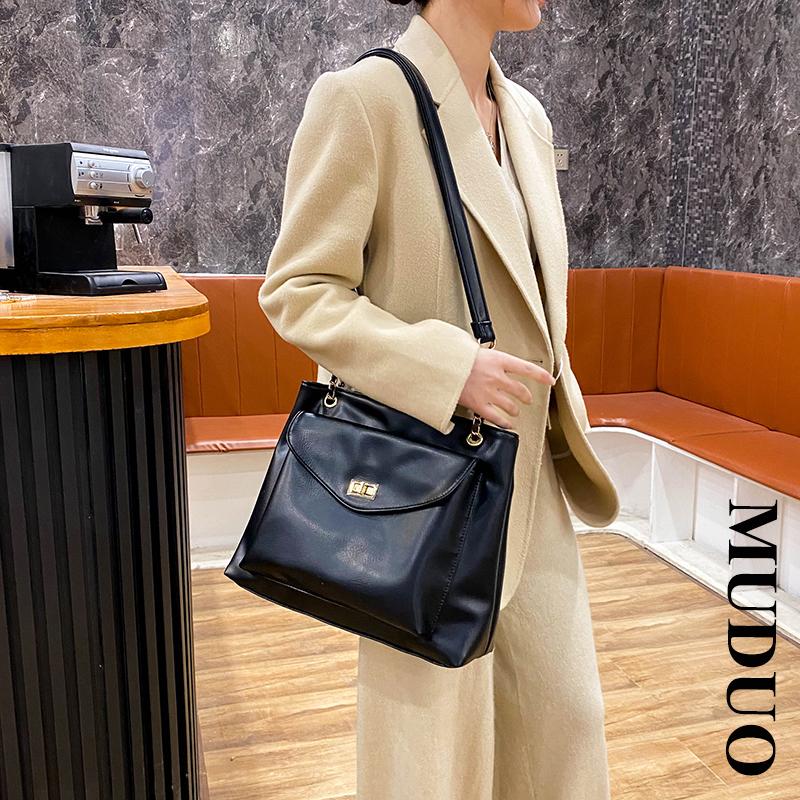 Designer Bag Women Shoulder Handbag Quality PU Leather Roomy Shopper Tote Bag Female Handbags and Purses Luxury Messenger 2021, Black
Designer Bag Women Shoulder Handbag Quality PU Leather Roomy Shopper Tote Bag Female Handbags and Purses Luxury Messenger 2021, Black