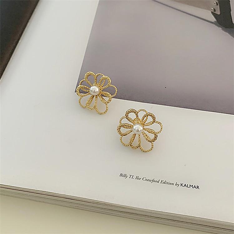 Stud Korean Fashion Sterling Silver 925 Gold Plating Floral Earrings With Pearl Luxury Women Jewelry
Stud Korean Fashion Sterling Silver 925 Gold Plating Floral Earrings With Pearl Luxury Women Jewelry