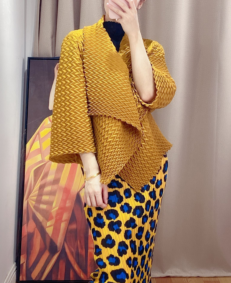 LANMREM women cardigans jacket loose thin 3D pleated coat vintage large size slimming all-match laple short coat famale 201029