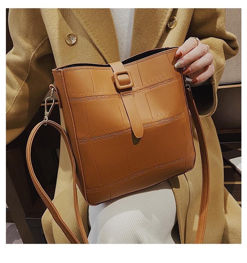 Bag women's 2021 new fashion retro handbag Korean soft leather bucket bag women's One Shoulder Messenger, Black
Bag women's 2021 new fashion retro handbag Korean soft leather bucket bag women's One Shoulder Messenger, Black