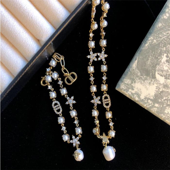 2020 new letter bee pearl necklace female luxury designer high edition seiko bracelet necklace, White
2020 new letter bee pearl necklace female luxury designer high edition seiko bracelet necklace, White