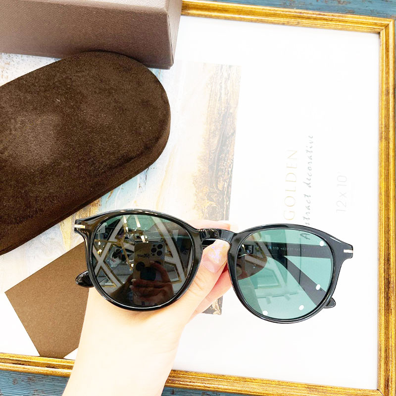 Fashion new sunglasses summer leisure travel driving UV400 protective glasses luxury ladies designer top TF834 hot-selling style mens sunglasses with box
Fashion new sunglasses summer leisure travel driving UV400 protective glasses luxury ladies designer top TF834 hot-selling style mens sunglasses with box