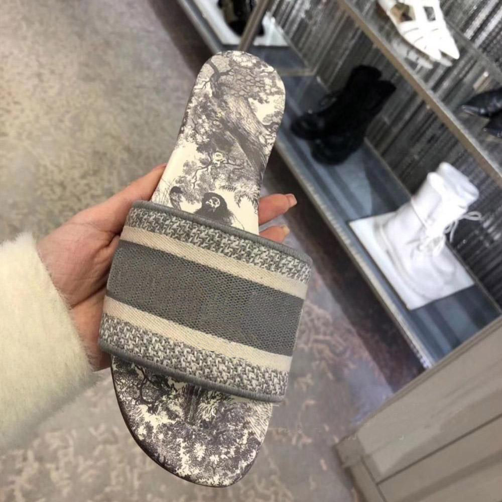 With Box Big size 35-41 Women Fashion Designers rubber Flat Slides Flip Flops Woman Embroidery slide slippers Color mixing Beach Slippers
With Box Big size 35-41 Women Fashion Designers rubber Flat Slides Flip Flops Woman Embroidery slide slippers Color mixing Beach Slippers
