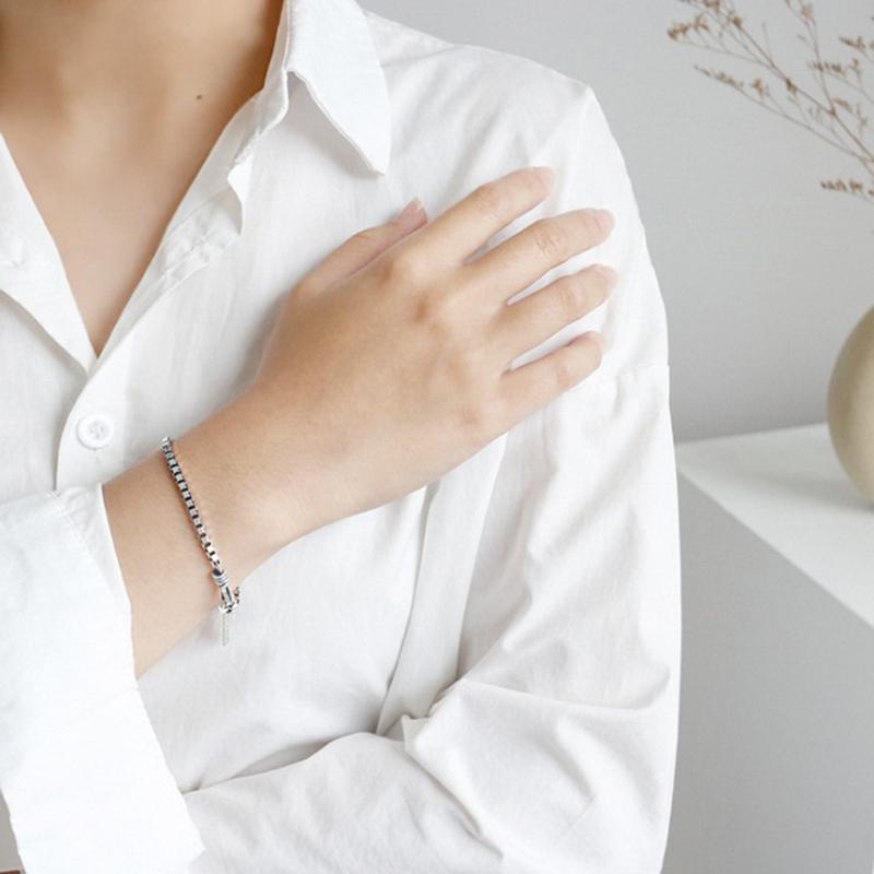Vintage distressed bracelet women's simple temperament cold wind couple ins niche design sense
Vintage distressed bracelet women's simple temperament cold wind couple ins niche design sense