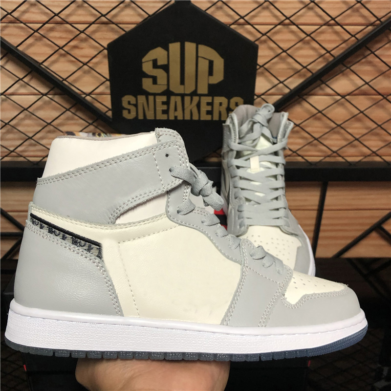 Top Quality Men Women Jumpman 1s Basketball Shoes High OG Fragment Design x 1 Dark Mocha UNC University Blue Chicago Smoke Grey Obsidian Sports Running Sneakers, Customize
Top Quality Men Women Jumpman 1s Basketball Shoes High OG Fragment Design x 1 Dark Mocha UNC University Blue Chicago Smoke Grey Obsidian Sports Running Sneakers, Customize