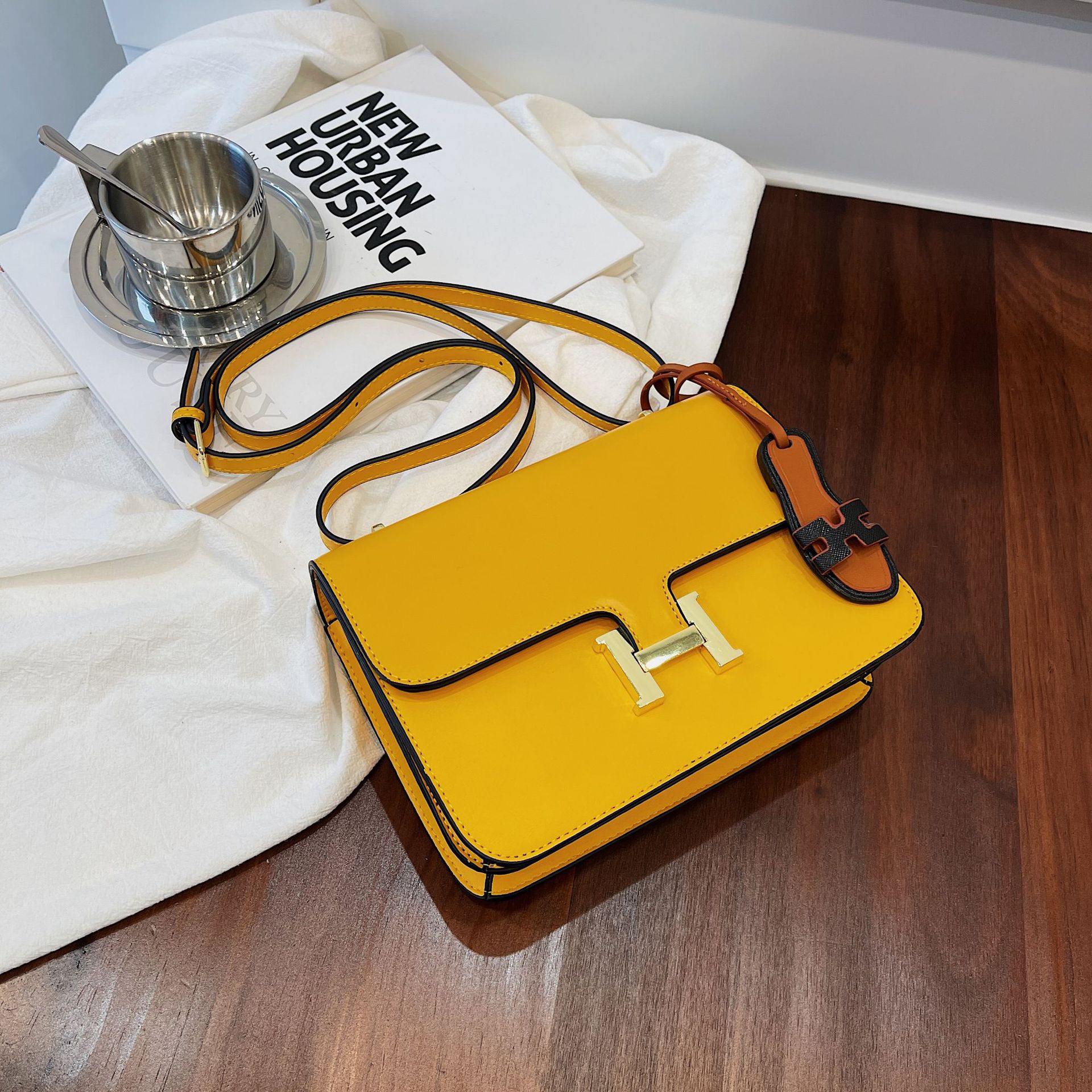 luxury Brand women's crossbody designer handbag fashion messenger bags luxurious bag female flip baguette bag envelope shoulder bags clutch wallet high quality