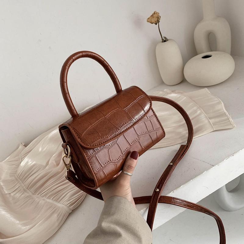 Stone grain texture retro handbag 2021 spring new simple atmosphere lady designer fashion one-shoulder messenger bag, Beige
Stone grain texture retro handbag 2021 spring new simple atmosphere lady designer fashion one-shoulder messenger bag, Beige