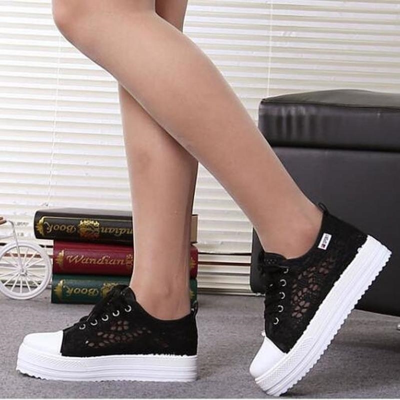Summer Women Casual Cutouts Lace Canvas Hollow Floral Breathable Platform Flat Vulcanized Shoes Zapatos de mujer Y200801