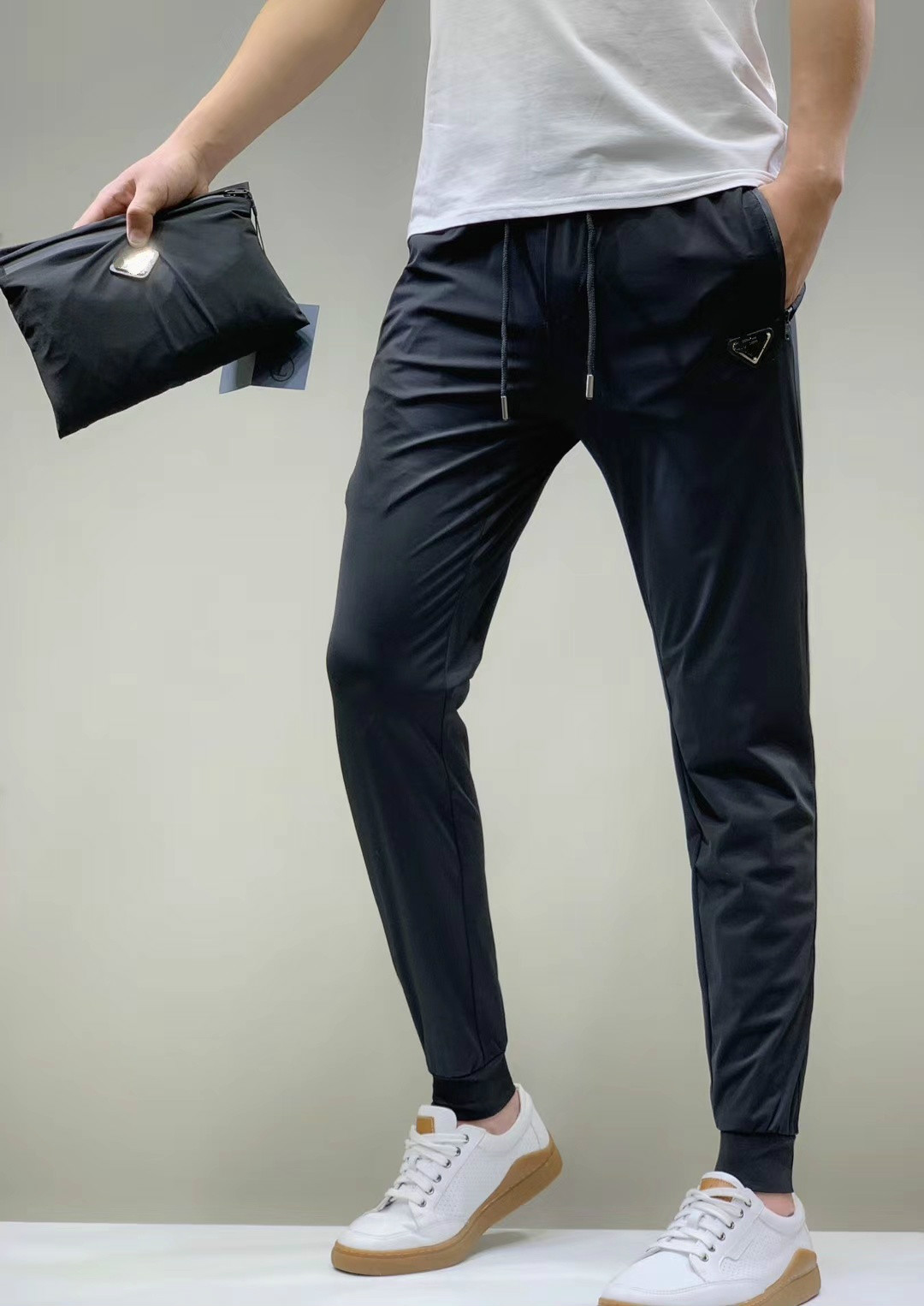 2021 new mens pants casual fashion brocade fabric self-cultivation comfortable elasticity good custom zipper send packaging bag couple pants, Black
2021 new mens pants casual fashion brocade fabric self-cultivation comfortable elasticity good custom zipper send packaging bag couple pants, Black