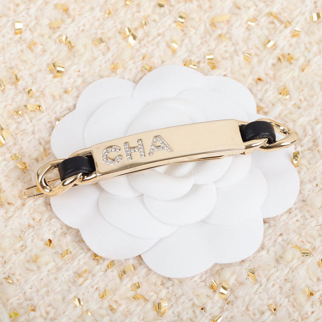 2022 Top quality Charm hair clip with diamond and genuine leather for women wedding jewelry gift have box stamp PS7541
2022 Top quality Charm hair clip with diamond and genuine leather for women wedding jewelry gift have box stamp PS7541