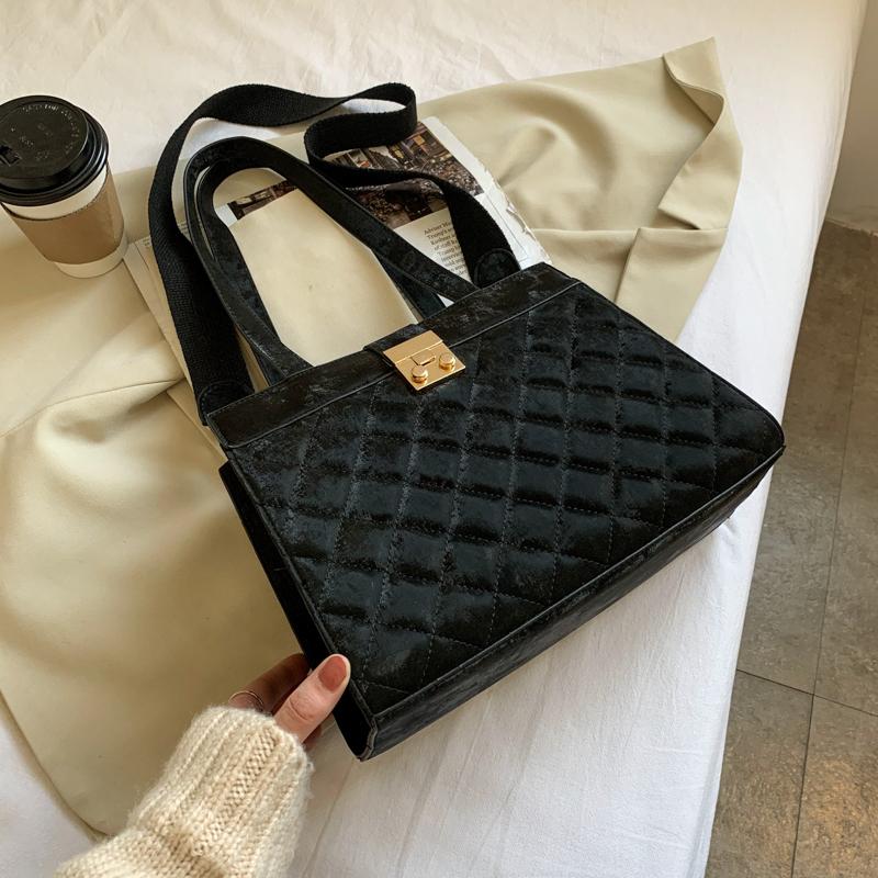 Fashion Shoulder Bags Car Stitching Women's Bags Women's Casual Large Large-capacity Shopping Daily Travel Bag, Black
Fashion Shoulder Bags Car Stitching Women's Bags Women's Casual Large Large-capacity Shopping Daily Travel Bag, Black