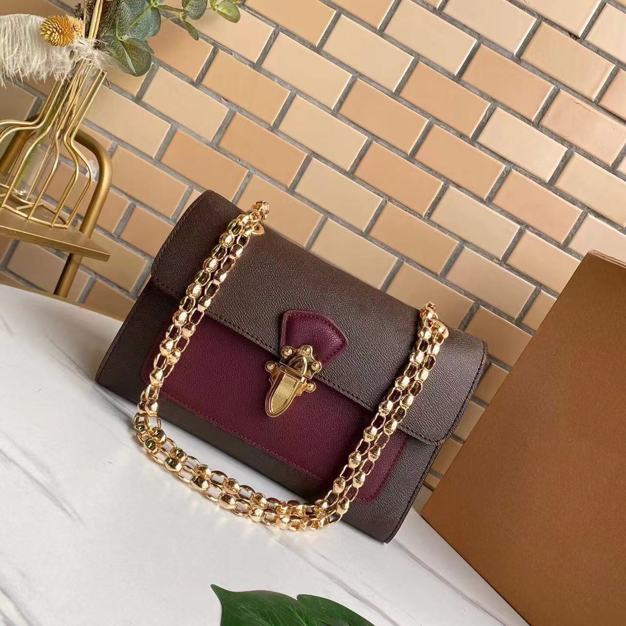 Padlock Pallas Chain Victoire Black Monograms Coated Canvas Crossbody Bag Women's Luxury Shoulder Wallet Designer Flap with Gold Buckle Lock
Padlock Pallas Chain Victoire Black Monograms Coated Canvas Crossbody Bag Women's Luxury Shoulder Wallet Designer Flap with Gold Buckle Lock