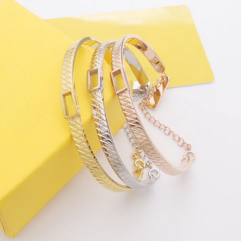 Europe America Top Designer Jewelry Lady Women Titanium Steel Hollow Out Engraved Letter 18K Gold With Chain Bangle Bracelet 3 Color
Europe America Top Designer Jewelry Lady Women Titanium Steel Hollow Out Engraved Letter 18K Gold With Chain Bangle Bracelet 3 Color