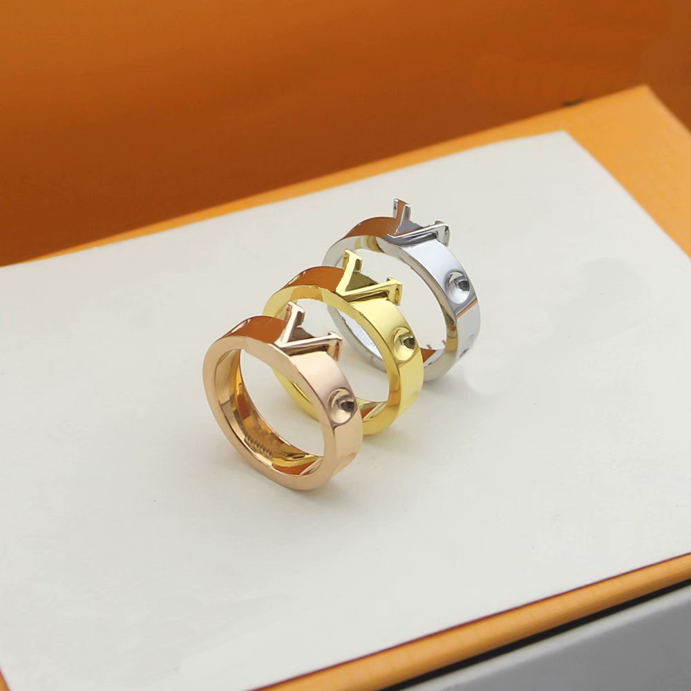 2021 Europe America New Style Men Lady Women Titanium steel Embossed V Initials Lovers Rings 3 Color Size US6-US9, Silver
2021 Europe America New Style Men Lady Women Titanium steel Embossed V Initials Lovers Rings 3 Color Size US6-US9, Silver