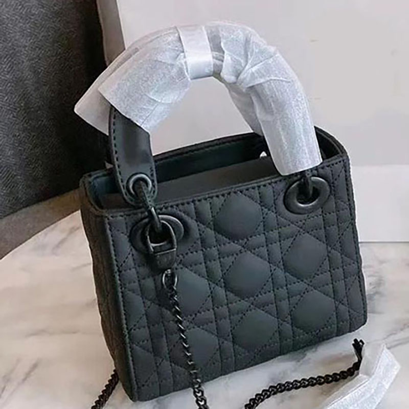 2021 hot ladies fashion handbag classic three compartments small size shoulder bag ladies trendy crossbody bag high quality shopping bag.
2021 hot ladies fashion handbag classic three compartments small size shoulder bag ladies trendy crossbody bag high quality shopping bag.