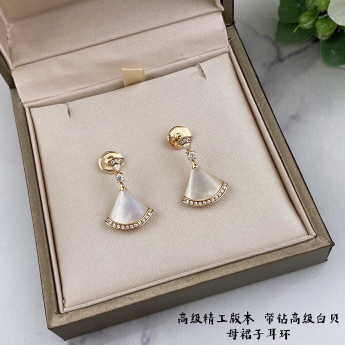 Luxury Divas' Dream S925 Sterling Silver White Ceramic Fan With Crystal Penant Charm Stud Earrings For Women Jewelry
Luxury Divas' Dream S925 Sterling Silver White Ceramic Fan With Crystal Penant Charm Stud Earrings For Women Jewelry