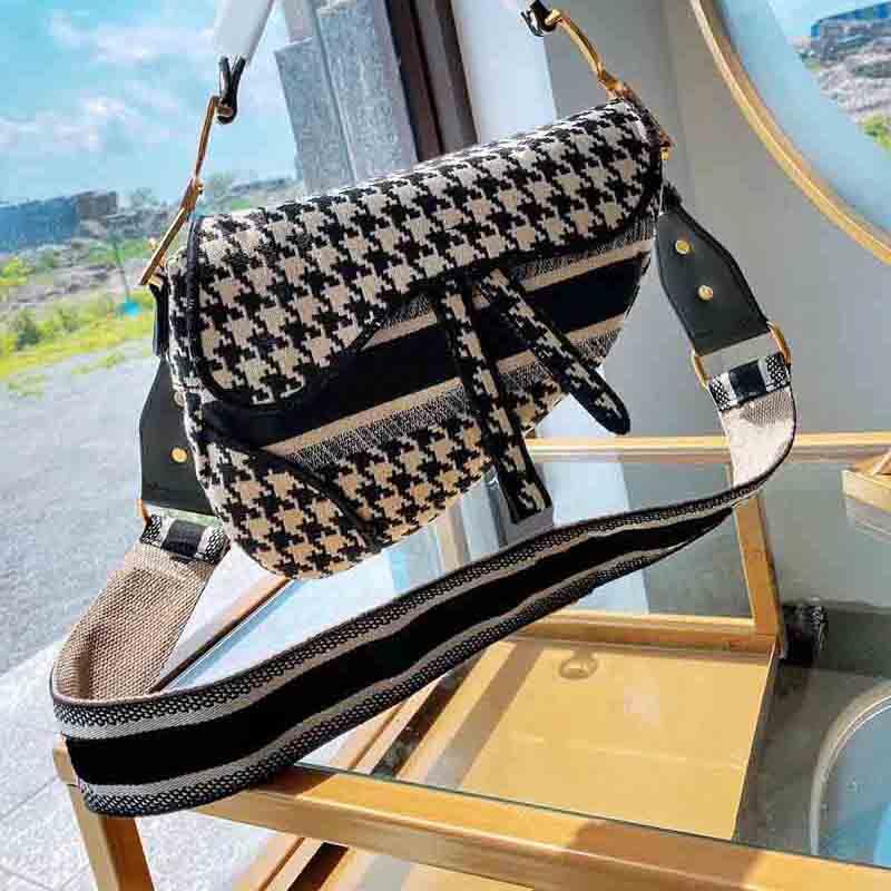 2020 ladies classic designer embroidery brand messenger bag fashion high quality shoulder bag handbag lady shopping bag, Black
2020 ladies classic designer embroidery brand messenger bag fashion high quality shoulder bag handbag lady shopping bag, Black
