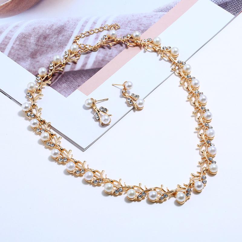 Earrings & Necklace 2021 Classic Imitation Pearl Gold Plated Clear Crystal Party Gift Fashion Costume Jewelry Sets, As pic
Earrings & Necklace 2021 Classic Imitation Pearl Gold Plated Clear Crystal Party Gift Fashion Costume Jewelry Sets, As pic