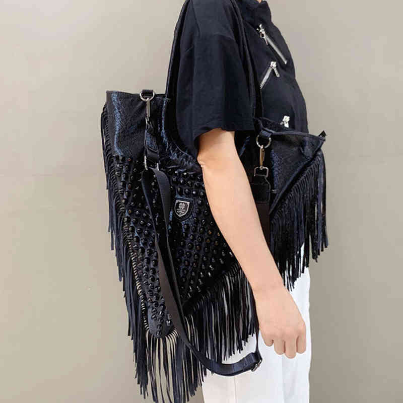 Shopping Bags Vintage Tassel Rivet Tote Women Shoulder Bag Luxury Triangle Crossbody for Handbags Designer Shopper Purses 2022 220301, Black
Shopping Bags Vintage Tassel Rivet Tote Women Shoulder Bag Luxury Triangle Crossbody for Handbags Designer Shopper Purses 2022 220301, Black