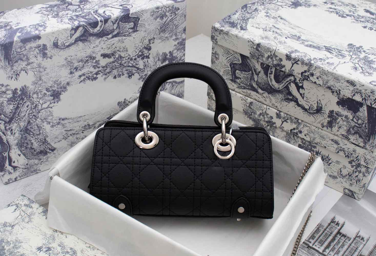 Fashion Stylist 21SS New Arrival Hot High Designers Street Elements Shoulderbags Women Bags Luxuxry Female Classical Handbags Black Color, Customer order
Fashion Stylist 21SS New Arrival Hot High Designers Street Elements Shoulderbags Women Bags Luxuxry Female Classical Handbags Black Color, Customer order