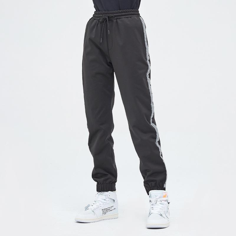 2020 autumn and winter new products women's knitted reflective webbing soft shell pants1
2020 autumn and winter new products women's knitted reflective webbing soft shell pants1