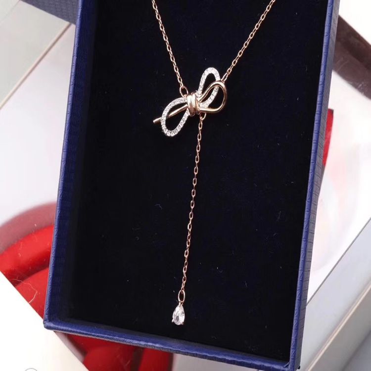 2021 high quality flash Pendant Necklace top crystal stone lady decorative Necklace designer jewelry gift couple Pendant, Silver
2021 high quality flash Pendant Necklace top crystal stone lady decorative Necklace designer jewelry gift couple Pendant, Silver